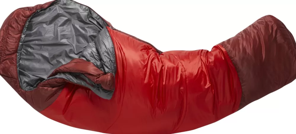 Kolmen Vuodenajan Makuupussit | Rab Equipment Rab Solar Eco 3 Reg Wide Makuupussi, -8°C Oxblood Red Unisex