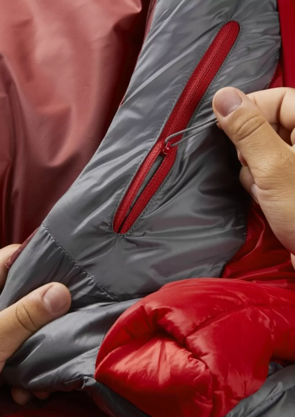 Kolmen Vuodenajan Makuupussit | Rab Equipment Rab Solar Eco 3 Reg Wide Makuupussi, -8°C Oxblood Red Unisex